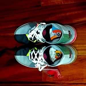Limited Edition Tune Squad x Nike LeBron 18 Low "Bugs Bunny”